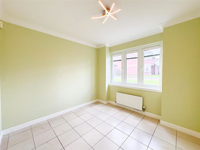 4 Bedroom Detached House For Sale In Toftcombs Avenue, Stonehouse, ML9