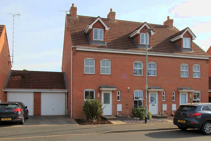 3 Bedroom Town House To Rent In Glover Road, Castle Donington, DE74