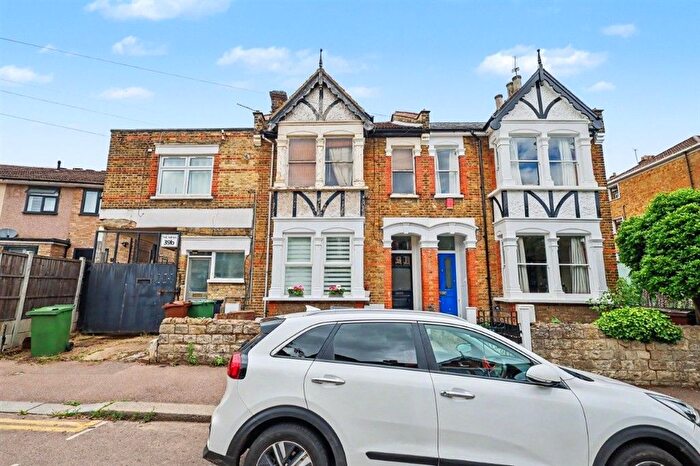 2 Bedroom Maisonette For Sale In Church Hill Road, London, E17