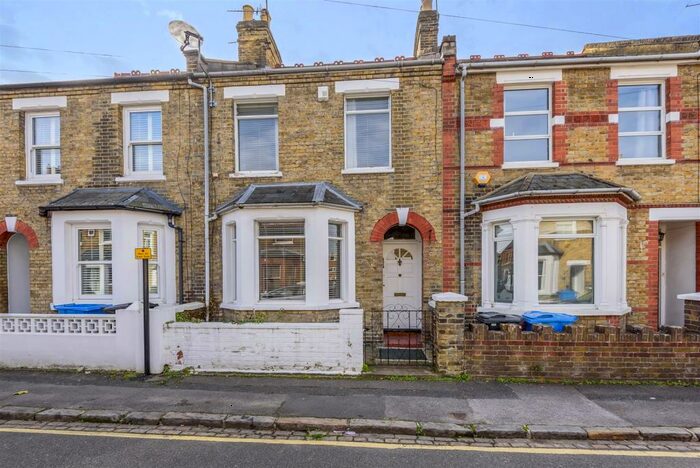 3 Bedroom Terraced House To Rent In Albany Road, Windsor, SL4
