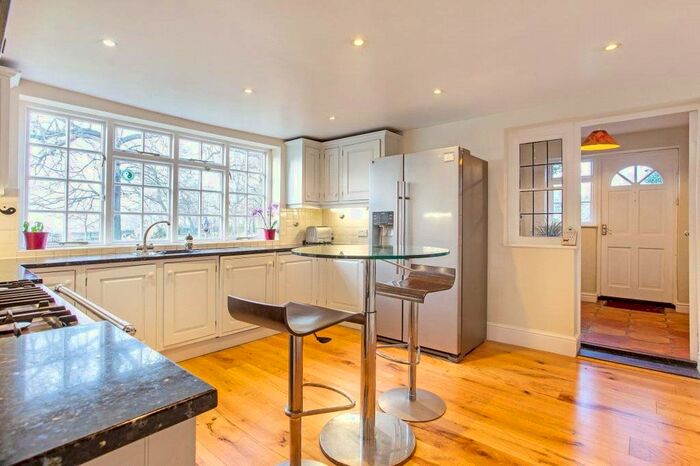 5 Bedroom Detached House For Sale In Billingbear Lane, Binfield, Bracknell, Berkshire, RG42