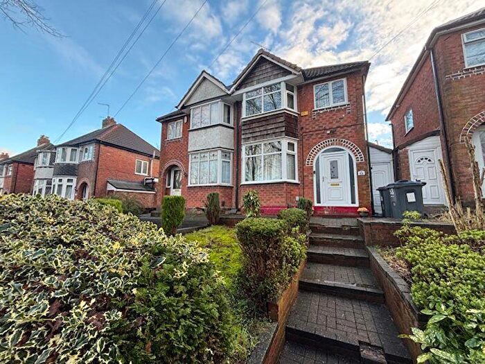 3 Bedroom Detached House For Sale In Calshot Road, Great Barr, Birmingham, B42