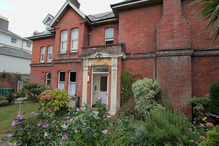 1 Bedroom Apartment To Rent In Vernon Square, PO33