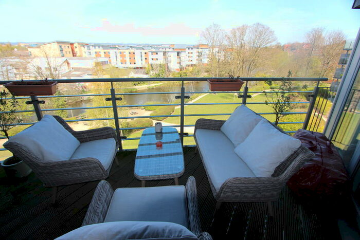 2 Bedroom Apartment To Rent In Cornhill Place, ME15
