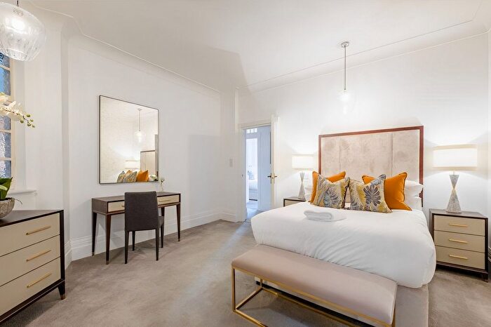 2 Bedroom Flat To Rent In Strathmore Court Park Road, London, NW8