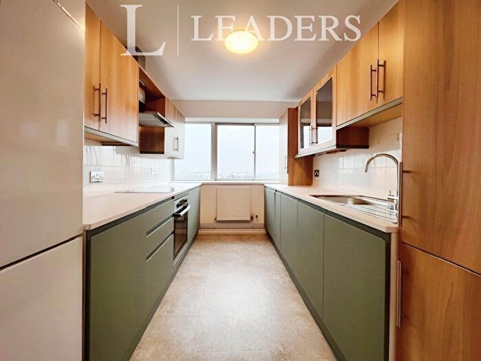 2 Bedroom Flat To Rent In Victoria Court, Grand Avenue, BN3