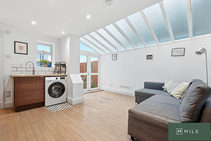 2 Bedroom Flat To Rent In Waldo Road, London, NW10