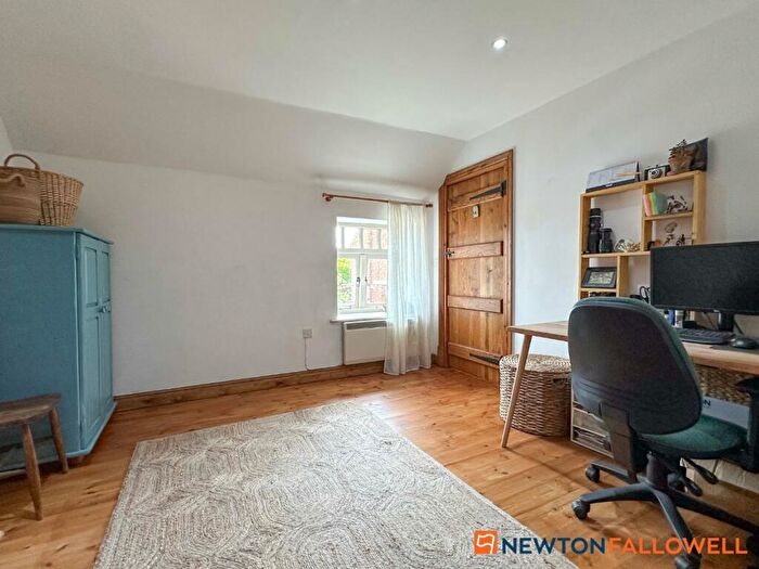 2 Bedroom Barn Conversion For Sale In Willoughby Court, Norwell, NG23