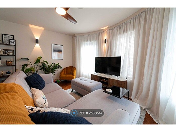 2 Bedroom Flat To Rent In Upper Richmond Road, London, SW15