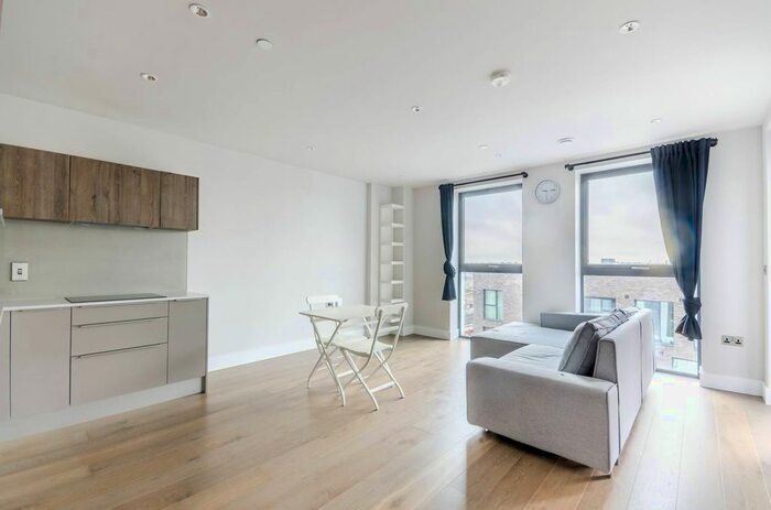 1 Bedroom Flat To Rent In Josephs Street, Battersea Park, London, SW8