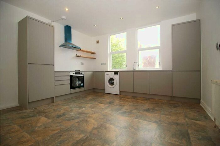 3 Bedroom Maisonette To Rent In Church Lane, East Finchley, London, N2