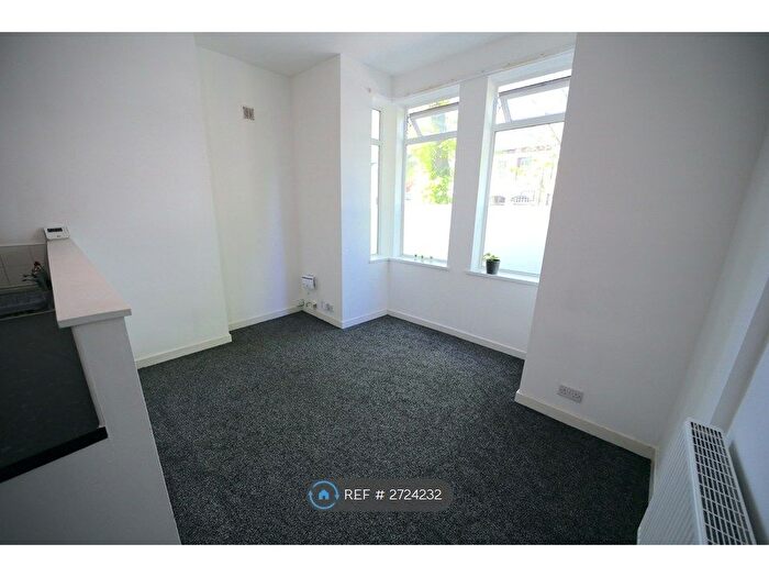 1 Bedroom Flat To Rent In Marlborough Avenue, Hull, HU5