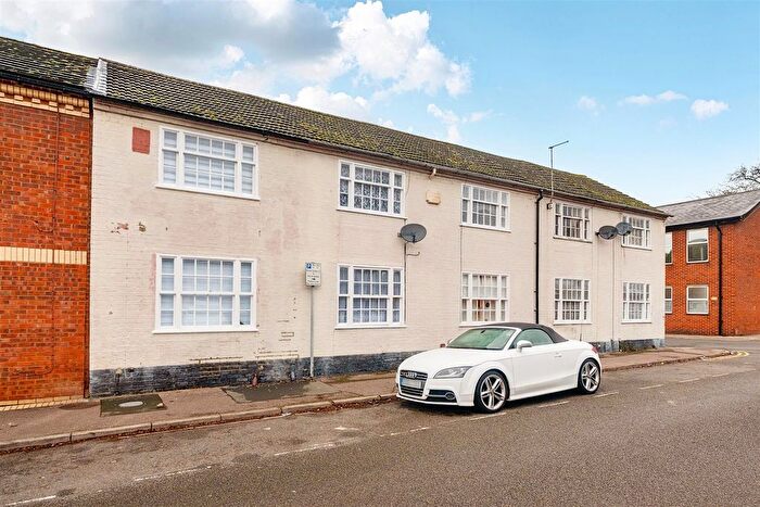 2 Bedroom Terraced House For Sale In Tavistock Place, Bedford, MK40