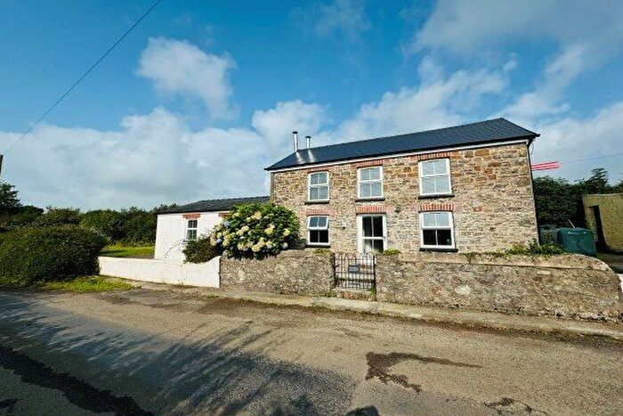 4 Bedroom Property To Rent In Llysonnen Road, Carmarthen, SA33