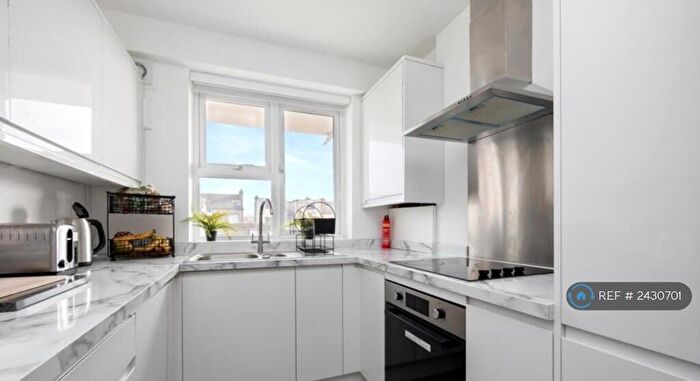 2 Bedroom Flat To Rent In The Drive, Hove, BN3