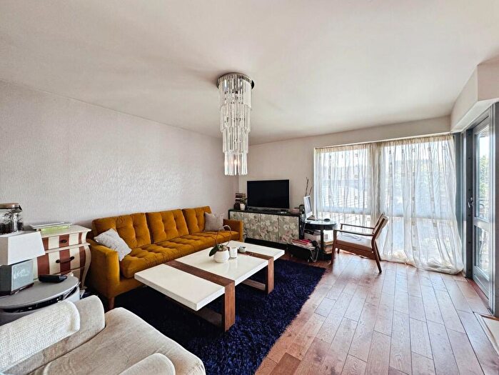 1 Bedroom Flat For Sale In Martlesham Walk, London, NW9
