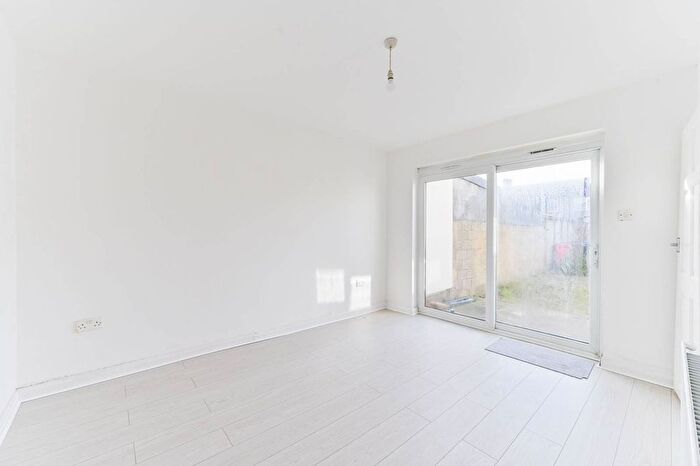 4 Bedroom End Of Terrace House To Rent In Mitcham Road, Mitcham, Croydon, CR0