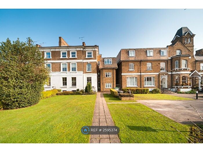 3 Bedroom Flat To Rent In Hampton Road, Teddington, TW11
