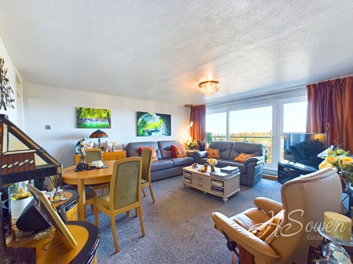 2 Bedroom Flat For Sale In Langstone Close, Torquay, TQ1