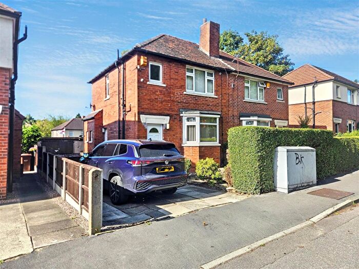 3 Bedroom Semi-detached House For Sale In Dewsbury Road, Wakefield, WF2