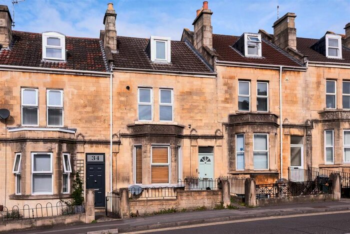 3 Bedroom Flat To Rent In Livingstone Road, Bath, BA2