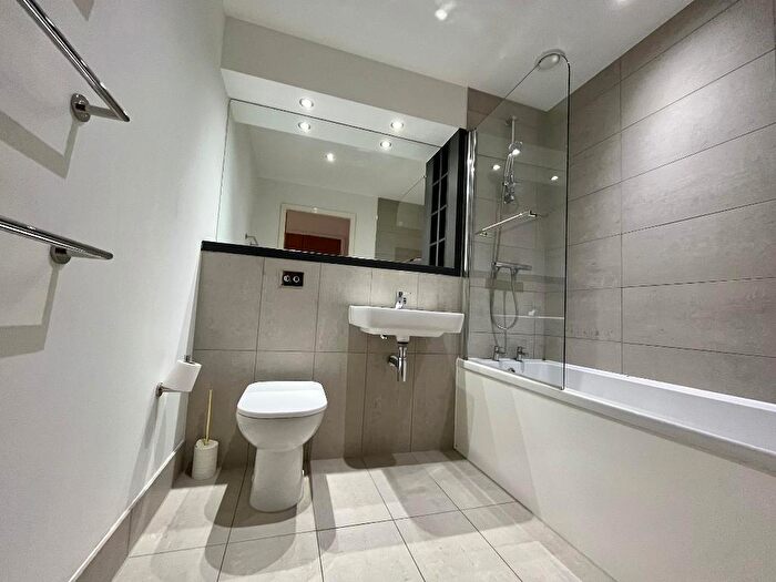 2 Bedroom Apartment To Rent In City Road, Manchester, M15
