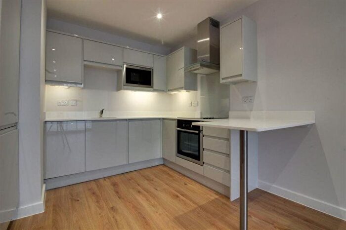 1 Bedroom Flat To Rent In Darkes Lane, Potters Bar, EN6