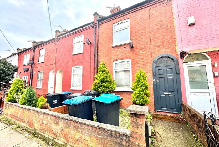 1 Bedroom Flat To Rent In Woodheyes Road, London, NW10