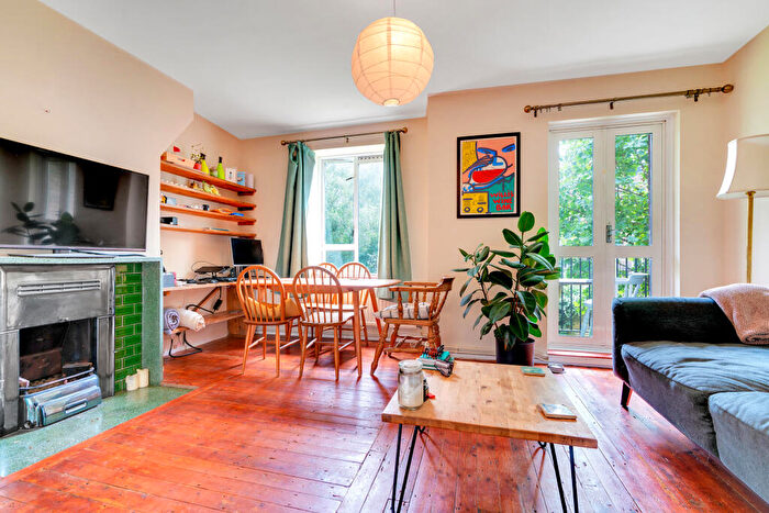 2 Bedroom Apartment To Rent In Windsor Street, London, N1