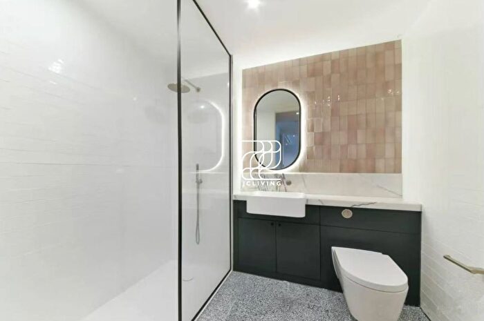 2 Bedroom Flat To Rent In Viaduct Gardens, SW11