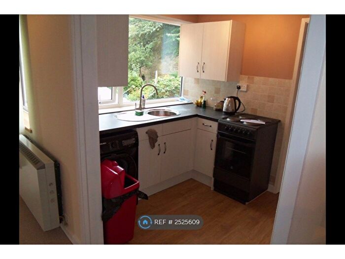 2 Bedroom Flat To Rent In Springvale Road, Sheffield, S6