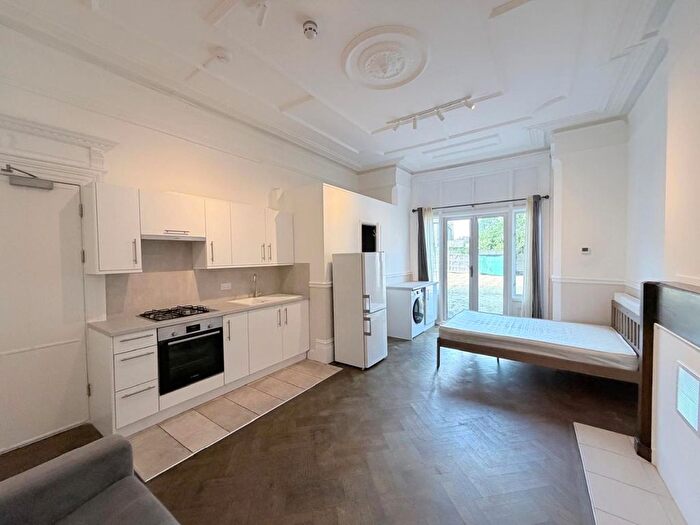 Studio To Rent In Uxbridge Road, Acton, W3