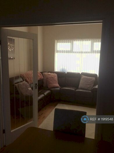 3 Bedroom Semi-Detached House To Rent In Poulton Road, Southport, PR9