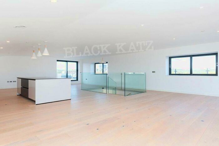 2 Bedroom Flat To Rent In Tottenham Lane, N8
