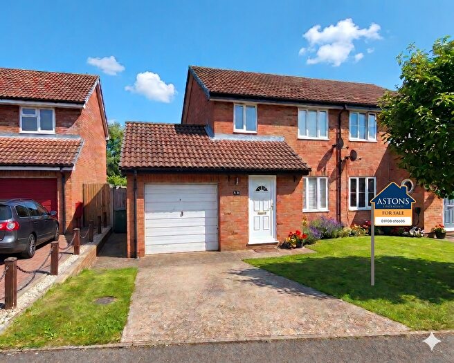 3 Bedroom Semi Detached House For Sale In Burgess Gardens, Newport Pagnell, MK16