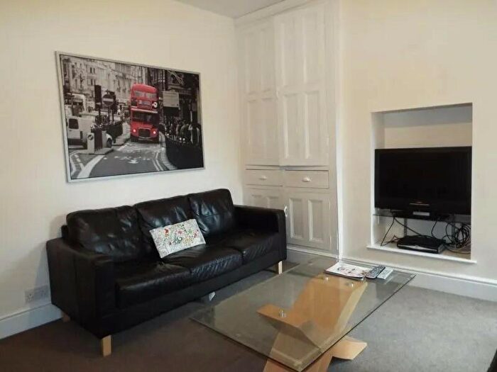 6 Bedroom Semi-Detached House To Rent In Bedroom Student House, Gristhorpe Road, B29