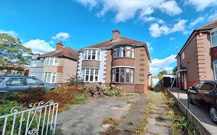 3 Bedroom Semi-Detached House For Sale In Camp Hill Road, Nuneaton, CV10