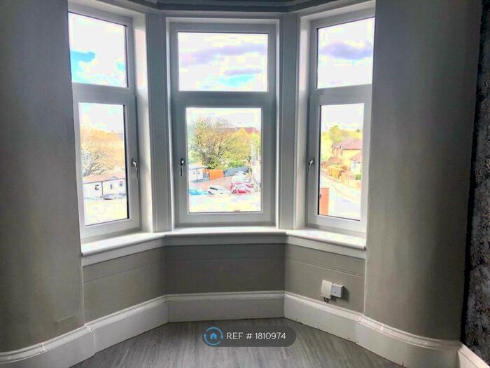 2 Bedroom Flat To Rent In Sandyhills Road, Glasgow, G32