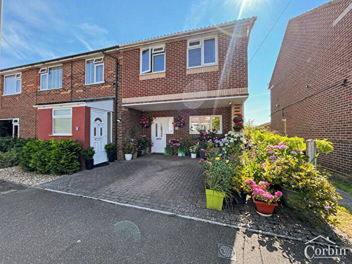 2 Bedroom End Of Terrace House For Sale In Heights Approach, Poole, BH16