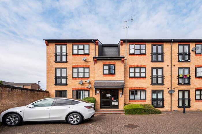 2 Bedroom Flat To Rent In Observatory Mews, , Canary Wharf, London, E14