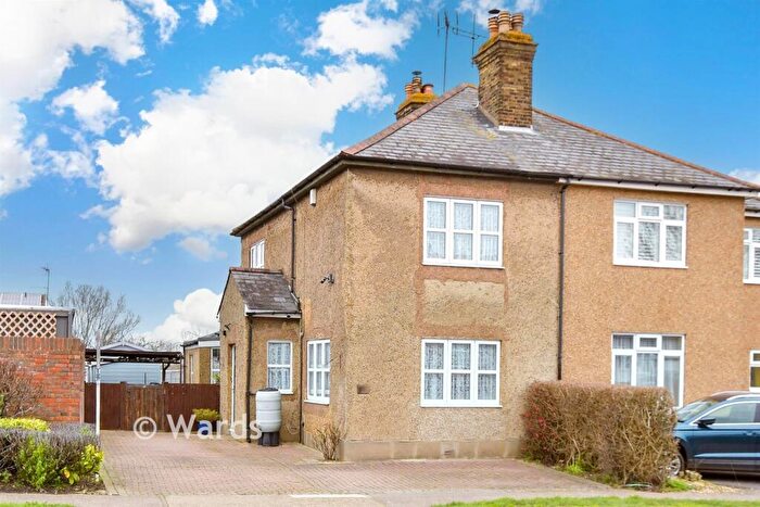 2 Bedroom Semi Detached House For Sale In Brompton Farm Road, Strood, Rochester, Kent, ME2