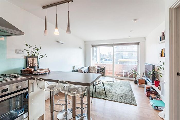 1 Bedroom Flat To Rent In Embassy Lodge, Green Lanes, London, N16