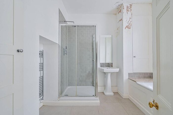 3 Bedroom Flat To Rent In West Kensington, West Kensington, London, W14