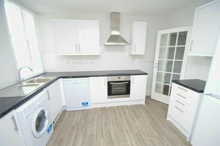 2 Bedroom Flat To Rent In The Parade, Watford, WD17
