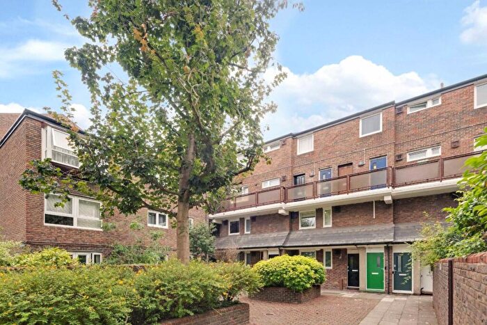 2 Bedroom Flat To Rent In Henderson Drive, St Johns Wood, NW8