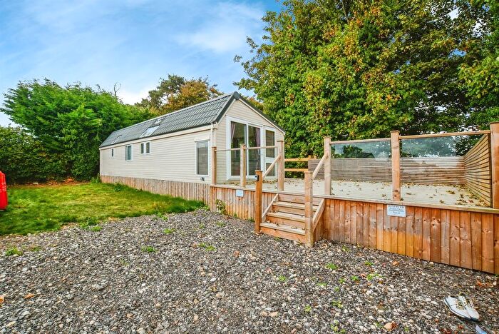 2 Bedroom Mobile/park Home For Sale In Fen Road, East Kirkby, Spilsby, PE23