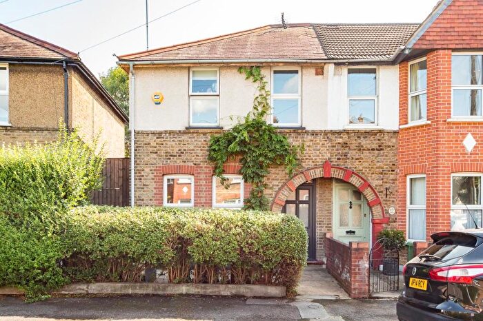3 Bedroom House To Rent In Elphinstone Road, Walthamstow, E17