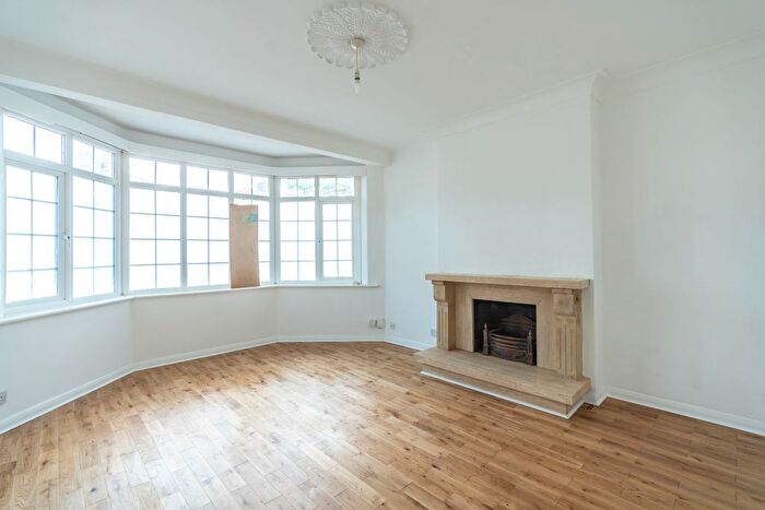 3 Bedroom Semi-Detached House To Rent In Parsonage Lane, Enfield, EN1