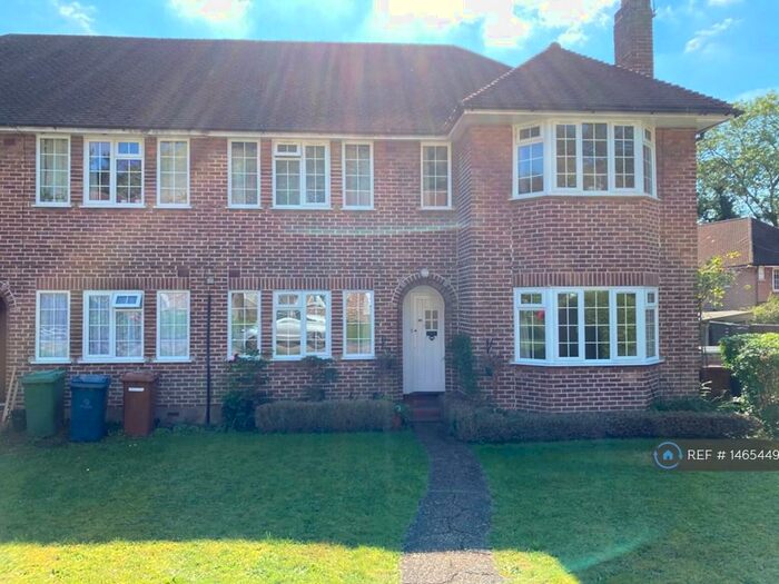 3 Bedroom Maisonette To Rent In Springfield Close, Stanmore, HA7