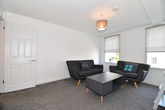 2 Bedroom Maisonette To Rent In Higher Market Street, Penryn, TR10